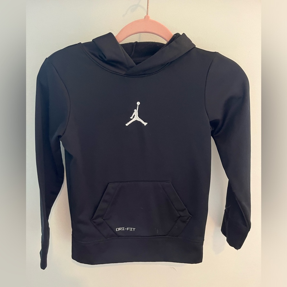 Boys Jordan Therma Hoodie Pullover. Size small (8/10).